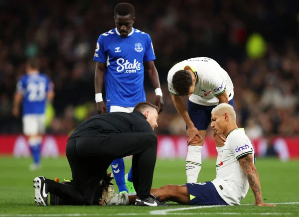 Richarlison sofre lesão, chora e teme ficar de fora da Copa do Mundo