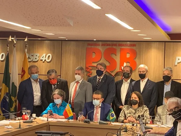 PSB desiste de compor federação com PT
