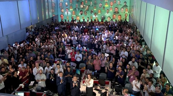Jornal Nacional faz homenagem às vítimas do voo da Chapecoense