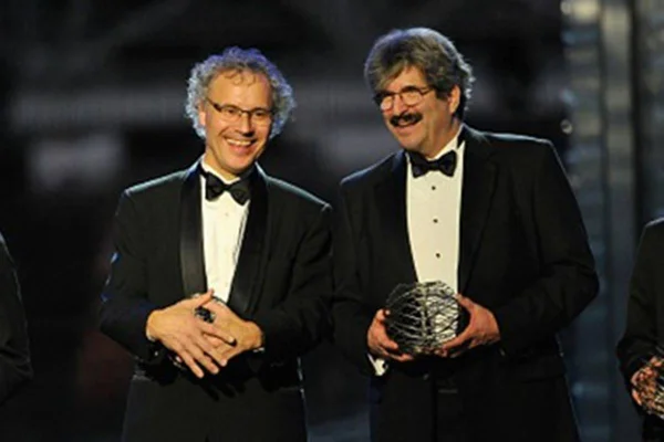 Imagem colorida de Ambros e Ruvkun, venecedores do nobel de Meicina 2024