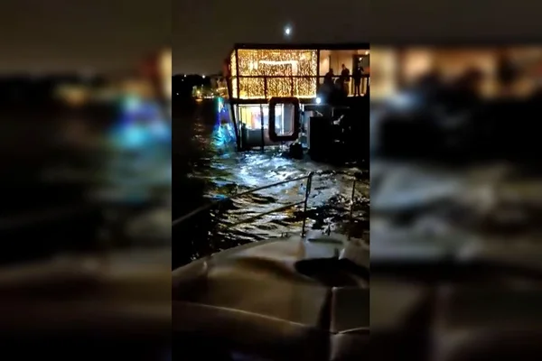 print de vídeo que mostra lancha à deriva