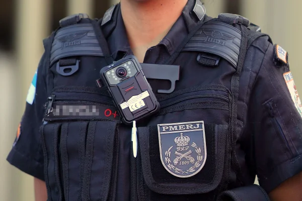 Camera corporal para policiais no Rio de janeiro