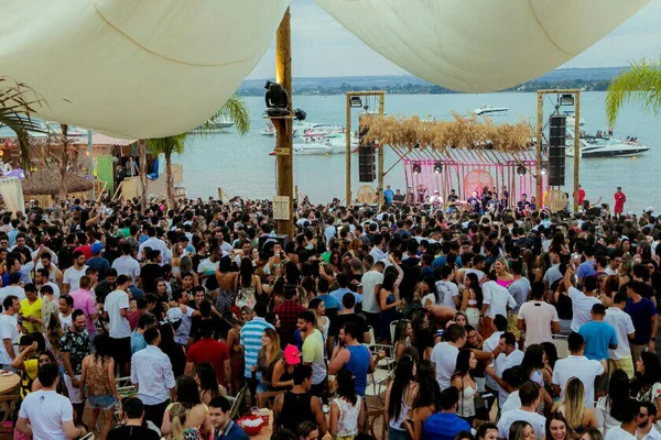 Policiais civis são punidos por darem “carteirada” no evento Na Praia