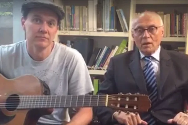 Eduardo Suplicy homenageia o ganhador do Nobel de Literatura Bob Dylan