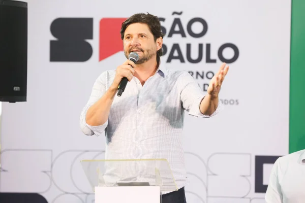 Agenda de André do Prado com Eduardo nos EUA incomoda bolsonaristas