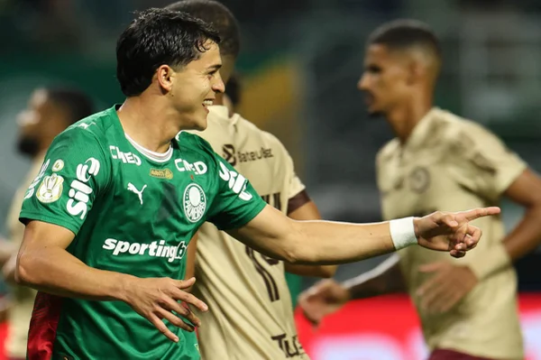 Imagem colorida de Ramon Sosa contra o Jacuipense