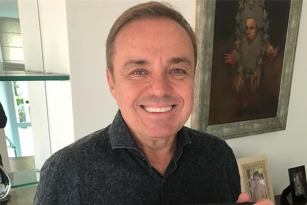 Gugu morreu de infarto? Apresentador vai à web desmentir boatos