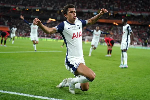 Foto colorida de Brennan Johnson, autor do gol do Tottenham contra o Manchester United na final da Liga Europa - Metrópoles