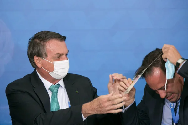 Presidente da Caixa Econômica imita Jair Bolsonaro