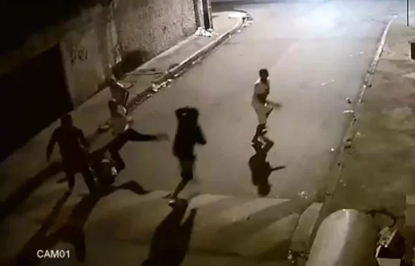 DF: vídeo mostra assaltantes espancando homem na “Rua da Morte”