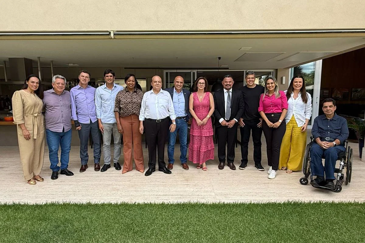 O ex-governador Ibaneis Rocha reuniu deputados e a cúpula do MDB-DF em um almoço na casa dele, no Lago Sul O ex-governador Ibaneis Rocha reuniu deputados e a cúpula do MDB-DF em um almoço na casa dele, no Lago Sul
