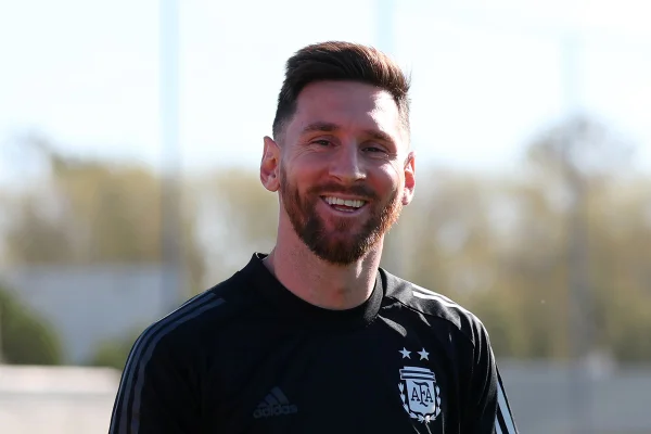 Primeiro-ministro francês dará camisa de Messi ao Papa em visita ao Vaticano