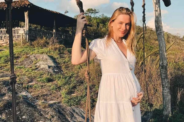 Foto colorida de Fiorella Mattheis grávida - Metrópoles