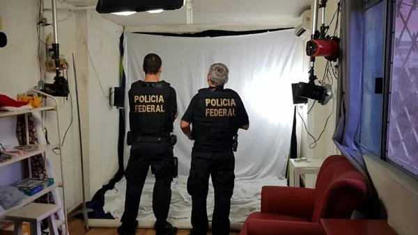 PF desarticula organização criminosa que produzia e comercializava imagens eróticas de crianças e adolescentes em websites no exterior