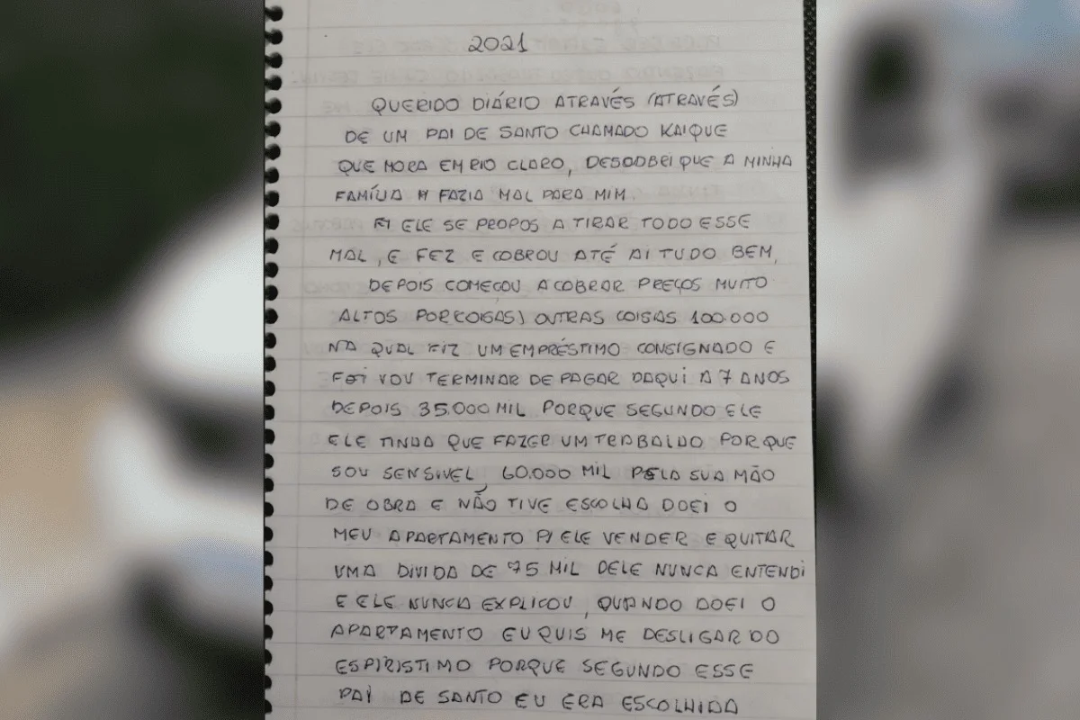Caderno com anotações de falso pai de santo Caderno com anotações de falso pai de santo