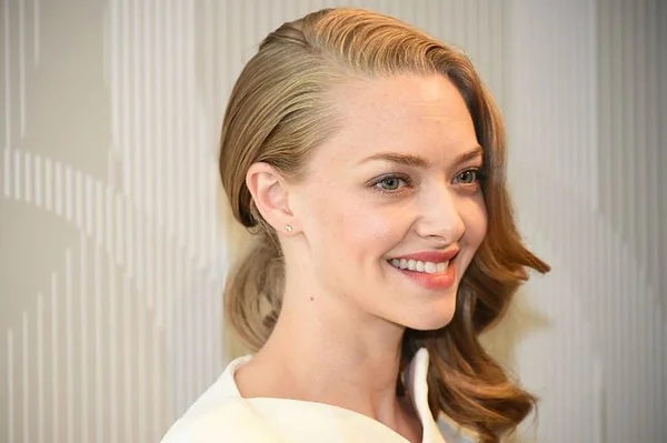 Amanda Seyfried fala sobre TOC e critica estigma de doenças mentais
