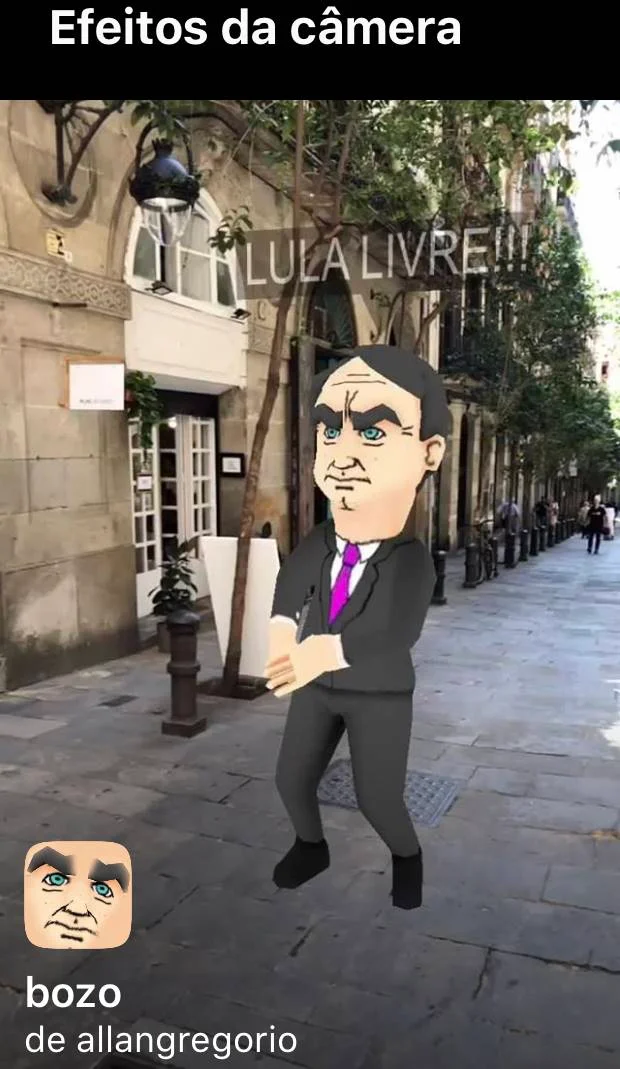 Um dos mais famosos é o Bozo, que mostra Bolsonaro dançando a Macarena Um dos mais famosos é o Bozo, que mostra Bolsonaro dançando a Macarena