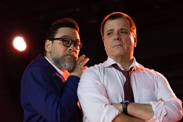 Thelmo Fernandes e Claudio Gabriel em foto de divulgação da peça Dignidade - Metrópoles