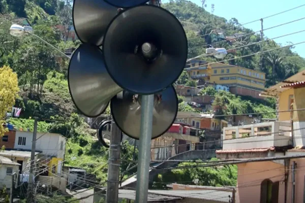 Imagem colorida de uma cidade