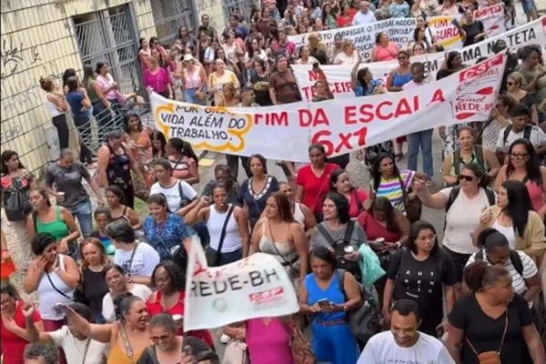 Servidores da educação em MG mantêm greve após Zema anunciar reajuste