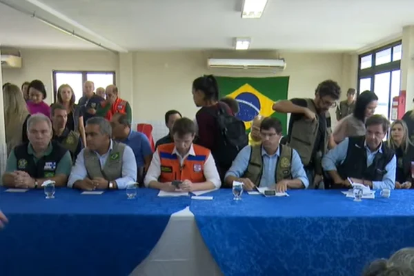 Chuvas: em Pernambuco, ministros ignoram governo do estado