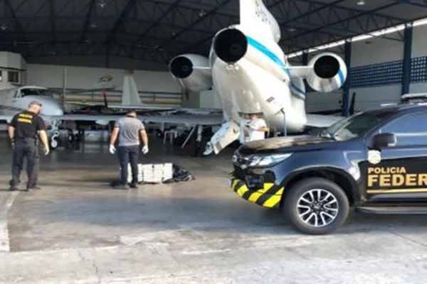 PF apreende meia tonelada de cocaína em avião no aeroporto de Salvador