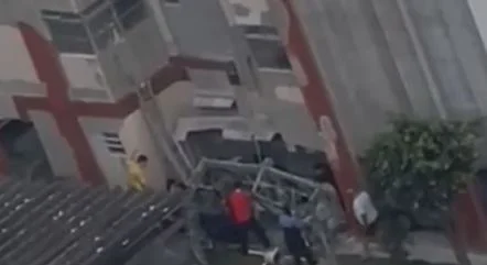 Operário despenca com andaime do 9º andar de prédio em SP