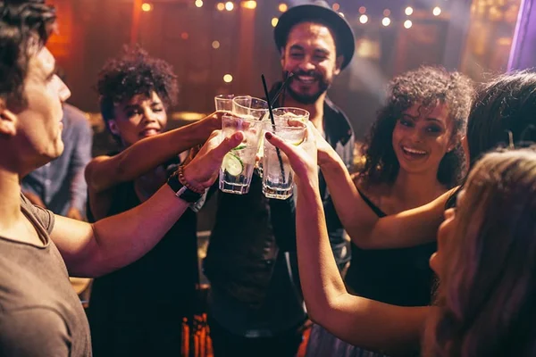 Nove bares do Distrito Federal ideais para curtir o happy hour
