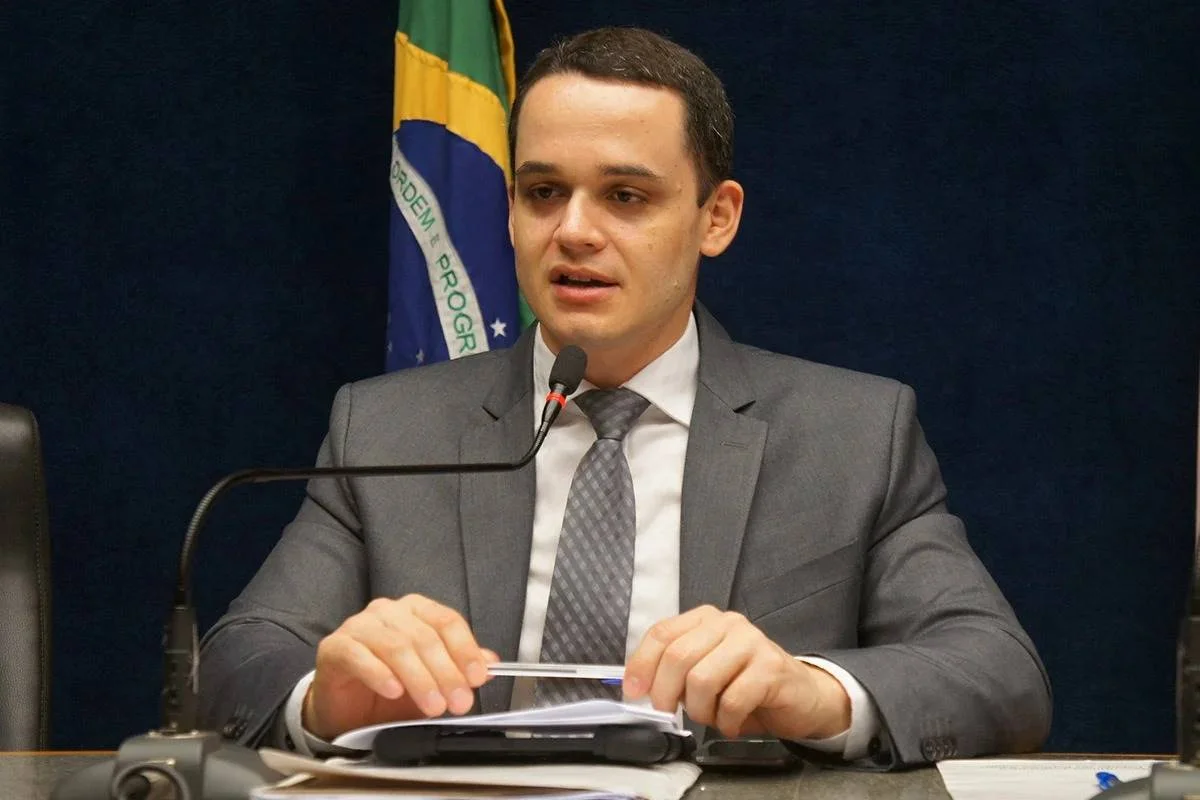 Pazolini lidera levantamento do Instituto Paraná Pesquisas Pazolini lidera levantamento do Instituto Paraná Pesquisas