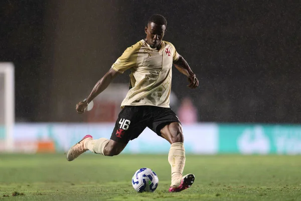 Vasco confirma desfalques para jogo contra o Palmeiras; saiba quem
