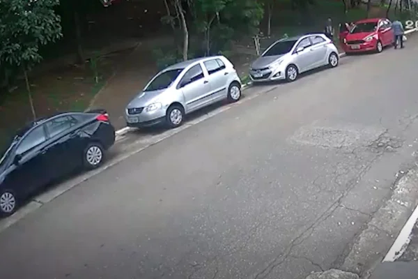 O caso aconteceu na zona leste de SP. O homem andava na rua com a família quando sofreu o assalto e foi morto pelo suspeito em seguida - Metrópoles