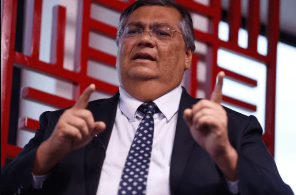 Dino defende projeto para coibir “crimes políticos” na internet