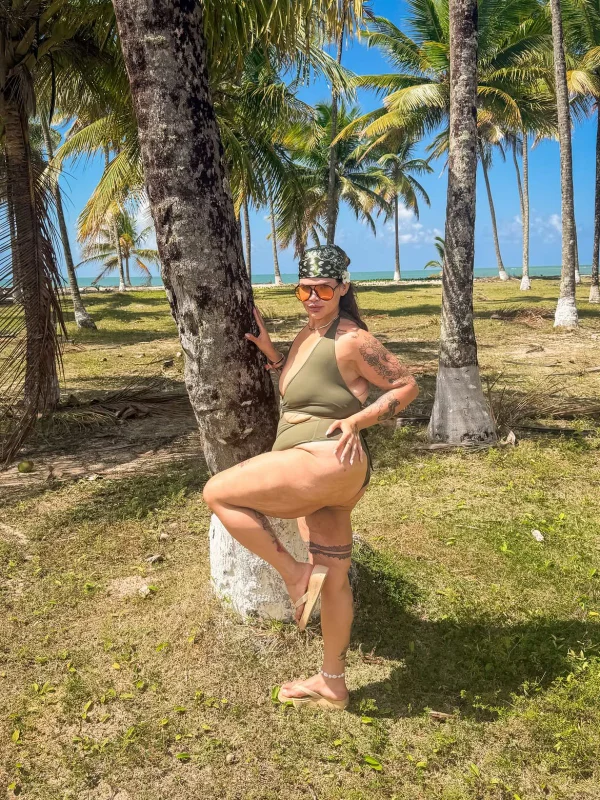 Após perder 112 kg, Thais Carla posa de maiô em Boipeba - destaque galeria Após perder 112 kg, Thais Carla posa de maiô em Boipeba - destaque galeria
