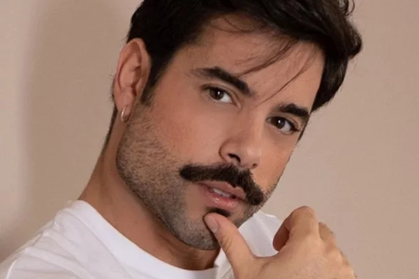 Pedro Carvalho curte férias românticas com o marido em Orlando