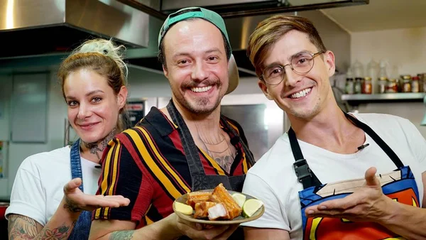 Merenda de Solteiro: Will e Roberta ensinam a fazer um torresmão