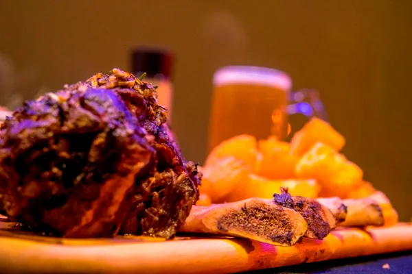 Sous Ribs & Beer comemora Dia da Tonelada com chope gratuito