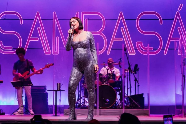 Roberta Sá lança DVD com homenagens a ídolos da música brasileira