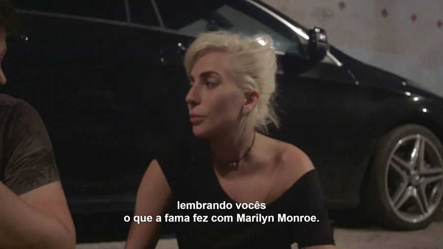 <strong>“Gaga: Five Foot Two” (2017)</strong>: Lady Gaga aparece sem filtros, maquiagem e, até mesmo, nua neste documentário. Descobrimos que Gaga sofre dos mesmos dilemas que qualquer outro mortal. A fita apresenta ainda momentos de grande fragilidade da estrela. <a href="https://www.youtube.com/watch?v=IxI1iOi0t-c" target="_blank">Veja trailer</a> <strong>“Gaga: Five Foot Two” (2017)</strong>: Lady Gaga aparece sem filtros, maquiagem e, até mesmo, nua neste documentário. Descobrimos que Gaga sofre dos mesmos dilemas que qualquer outro mortal. A fita apresenta ainda momentos de grande fragilidade da estrela. <a href="https://www.youtube.com/watch?v=IxI1iOi0t-c" target="_blank">Veja trailer</a>