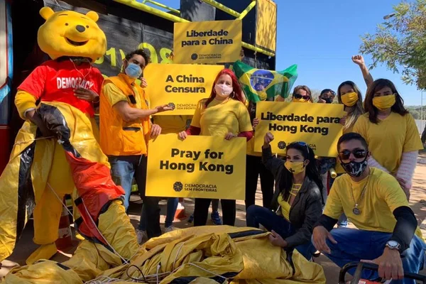 Ursinho Pooh é barrado no DF em protesto contra violação de direitos na China
