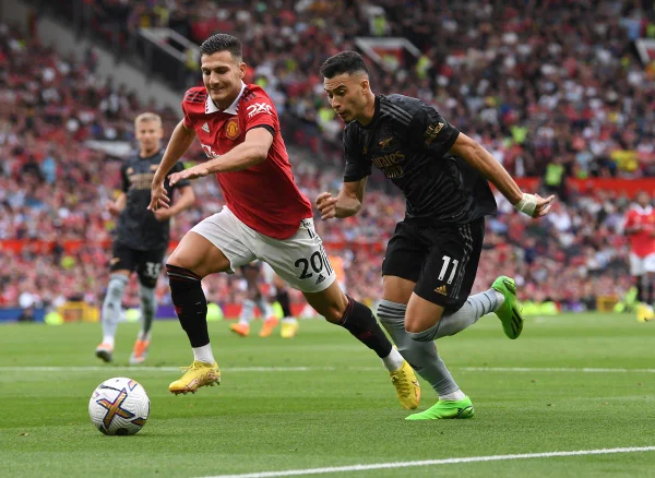 Manchester United e Arsenal batalham
