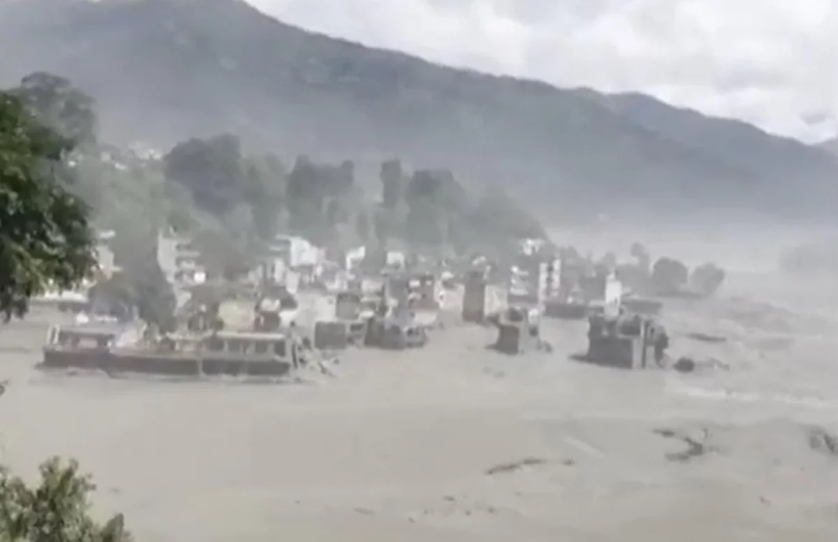 Terremoto causou deslizamento de terra e enchente no Nepal, diz chanceler Terremoto causou deslizamento de terra e enchente no Nepal, diz chanceler