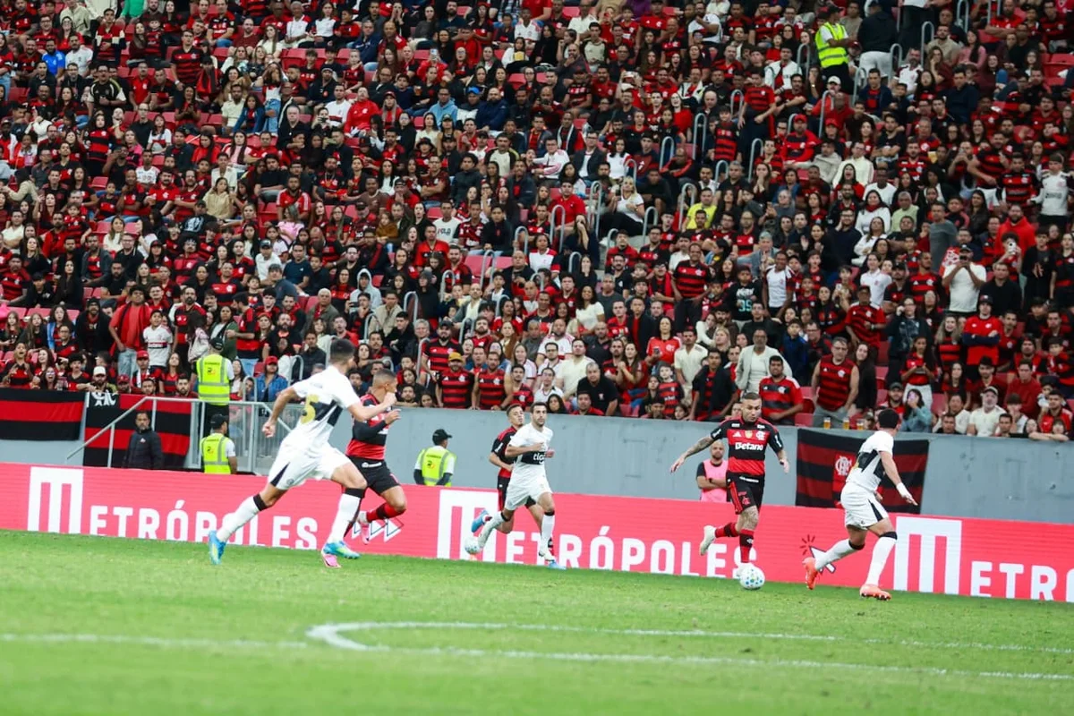 Leonardo Jardim destaca importância de vitória no amistoso em Brasília - imagem 23 Leonardo Jardim destaca importância de vitória no amistoso em Brasília - imagem 23