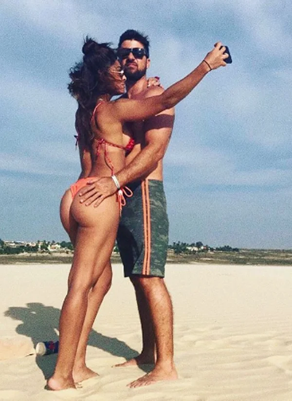 Juliana Paes aparece em pose sexy ao lado do marido - destaque galeria Juliana Paes aparece em pose sexy ao lado do marido - destaque galeria