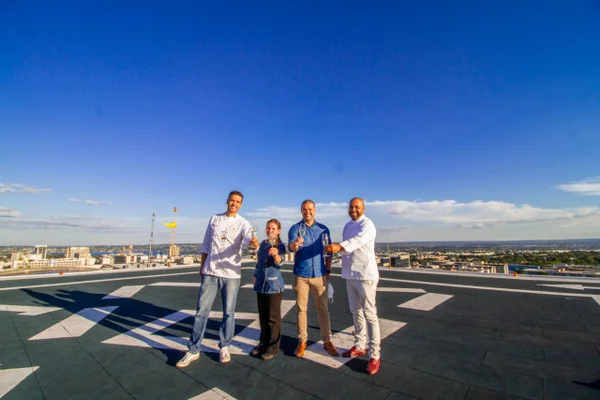 Evento no heliponto do Brasil 21, chefs Vinicius, Myriam, Victor e Edilson