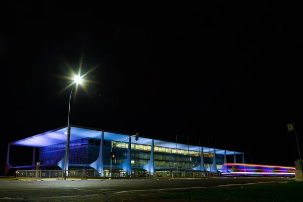 Aids: em mês simbólico, governo não ilumina Planalto de vermelho