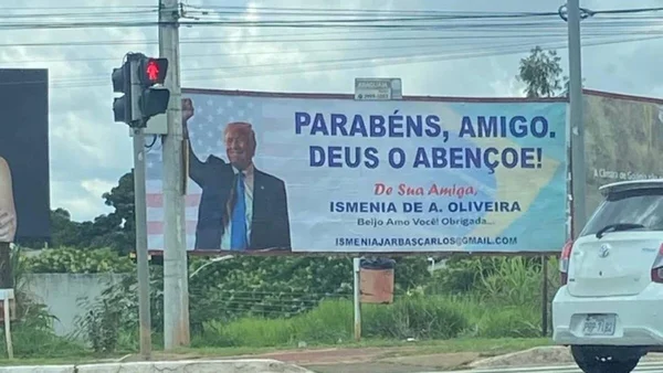 imagem colorida outdoor trump goiania
