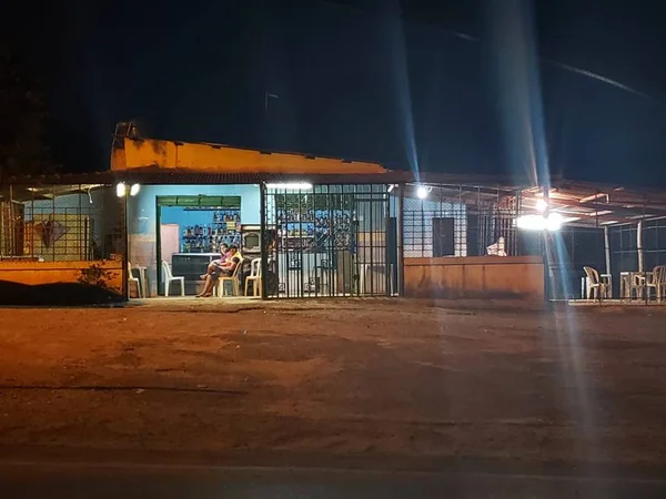 Pai e filhos são baleados durante tiroteio em bar no Entorno