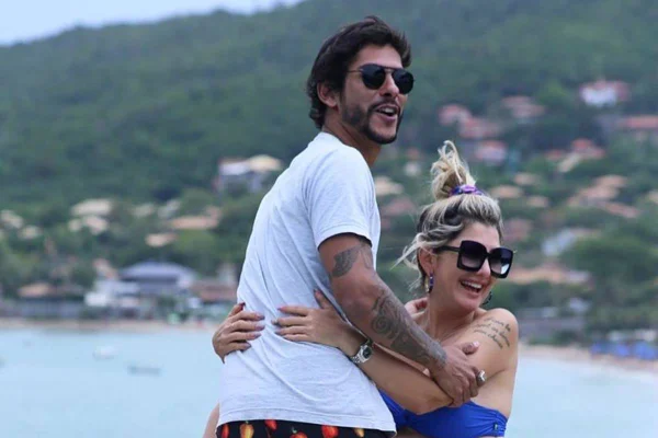 O amor está no ar! Antonia Fontenelle é vista com novo affair