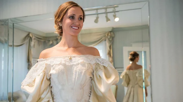 Noiva dos EUA é a 11ª da família a usar o mesmo vestido