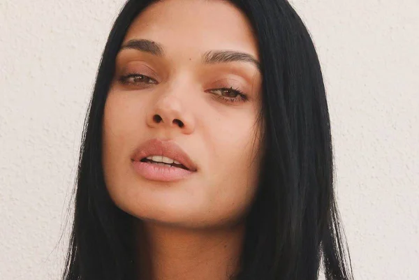 Casa de modelo brasileira é invadida em L.A; veja o que foi roubado
